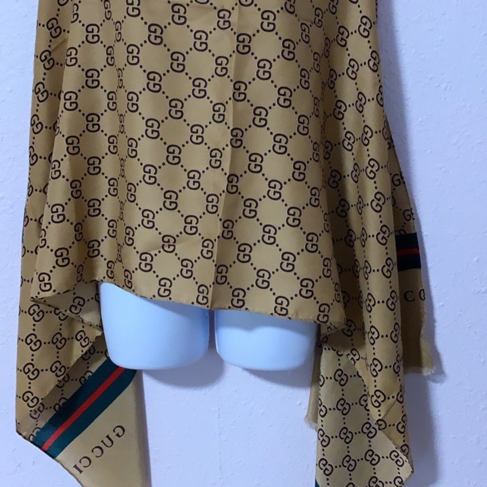Gucci shawl size free